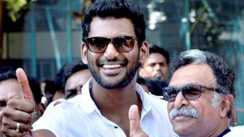 தென்னிந்திய நடிகர் சங்க தேர்தலில் நடிகர் விஷால் அணியினர் முன்னிலையில் இருக்கிறார்கள்.