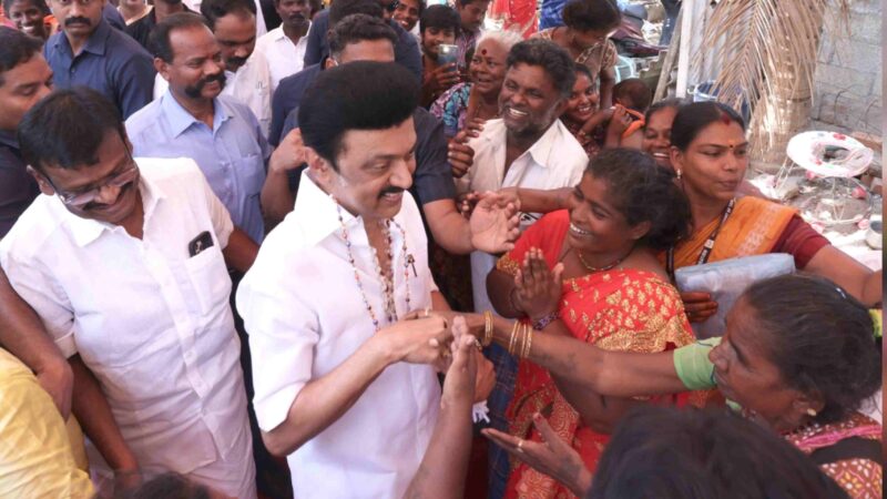 தமிழக முதல்வர் இன்று ஆவடியில் உள்ள நரிக்குறவர் குடியிருப்புக்கு நேரில் சென்று அரசு நலத் திட்ட உதவிகளை வழங்கினார்.!