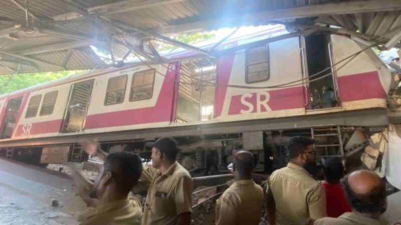 ஒன்பது மணி நேரப் போராட்டத்திற்கு பிறகு ரெயில் பெட்டிகளை மீட்ட ரெயில்வே ஊழியர்கள்!