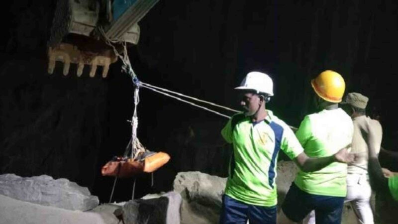 நெல்லை கல்குவாரியில் 3-வது நாளாக தொடரும் மீட்புப் பணிகள் மேலும் ஒருவர் உடல் சடலமாக மீட்கப்பட்டார்!