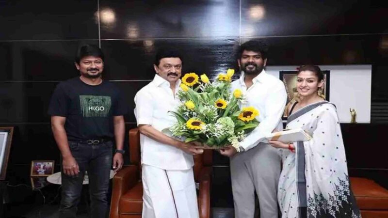 நடிகை நயன்தாரா இயக்குனர் விக்னேஷ் சிவன் திருமணத்திற்கு தமிழக முதல்வருக்கு நேரில் சந்தித்து அழைப்பு.!