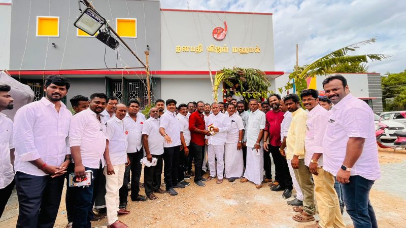 திருச்சி மாவட்டத்தில் வயலூர் பகுதியில் தளபதி விஜய் மஹால் திறப்பு விழா!