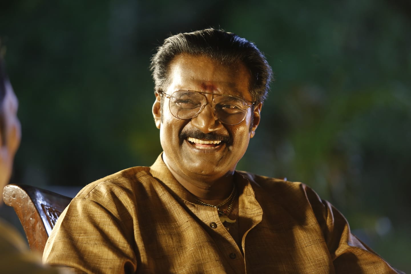 இயக்கத்தின் பின்னணியில் தொடங்கி… நடிப்பின் முன்களத்தில் தடம் பதித்து… 36 ஆண்டுகளாகத் தொடரும் கதிர்பாலுவின் கலைப்பயணம்!